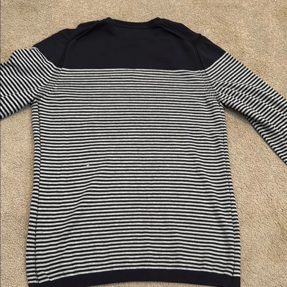 GAP Gray and Navy Blue V-Neck Sweater with Classic Style